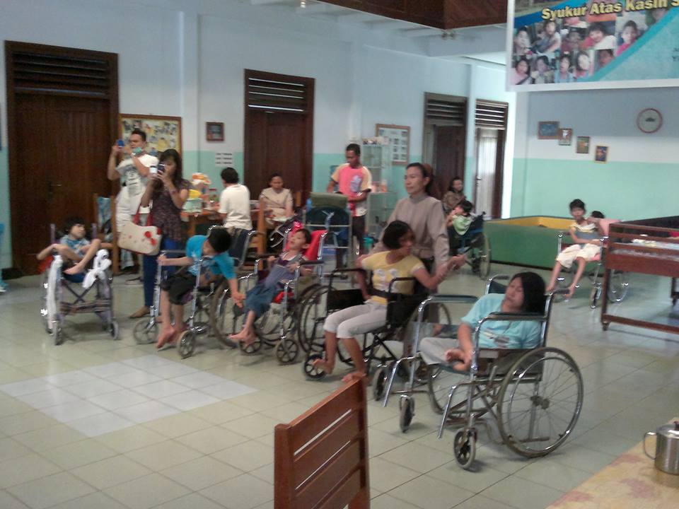 PPNI Komisariat RSUD Noongan Kunjungi Panti Asuhan Anak Cacat
