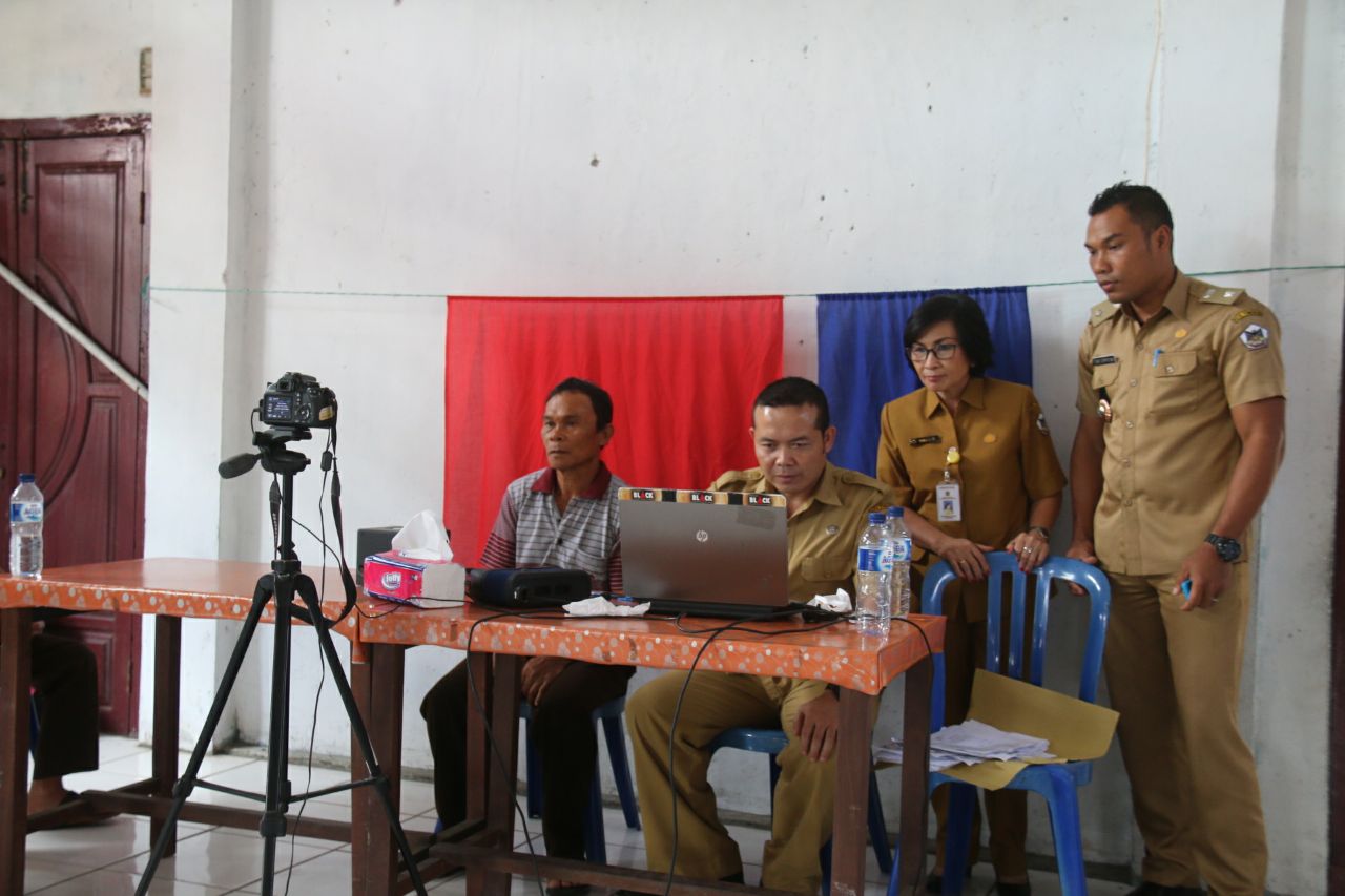 Rekam e-KTP Warga, Disdukcapil Tomohon Sambangi Kelurahan Kakaskasen 3
