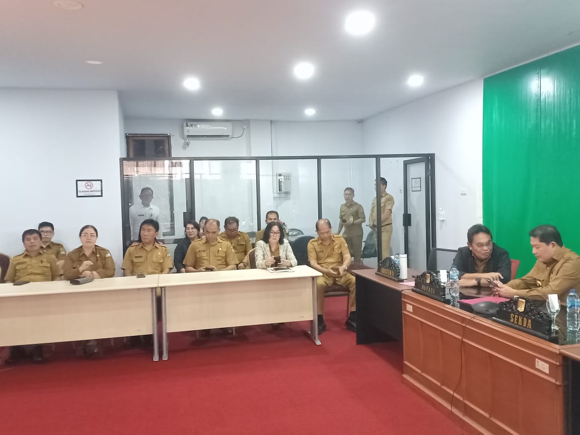 Secara Virtual, Pj Bupati Kumendong Ikuti Rakor Pengendalian Inflasi dan Apel Siaga Pengamanan Pasokan dan Harga Pangan