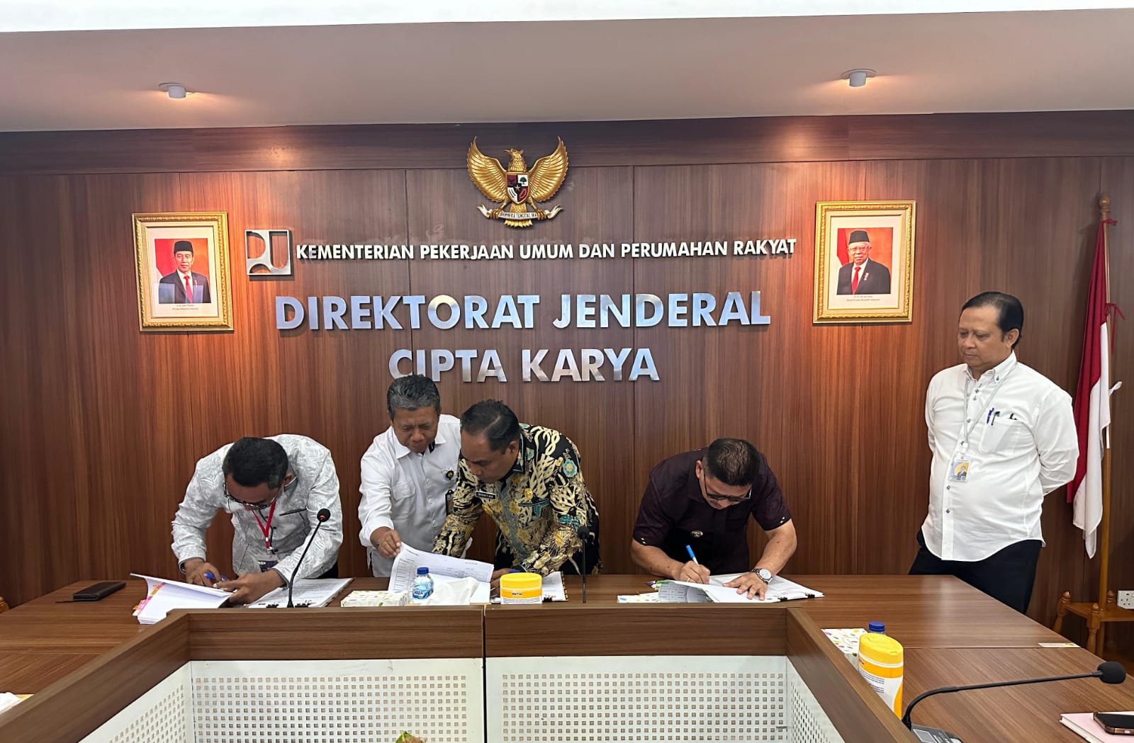 Kaligis Teken Hibah BMN Kementerian PUPR Senilai 9,8 M