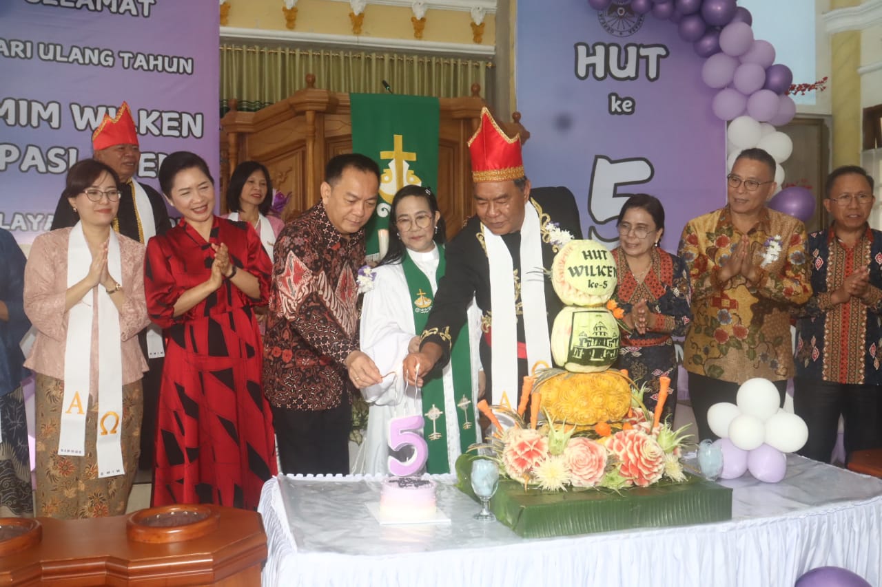 Caroll-Jeand`arc Hadiri HUT ke-5 GMIM Wilken Paslaten