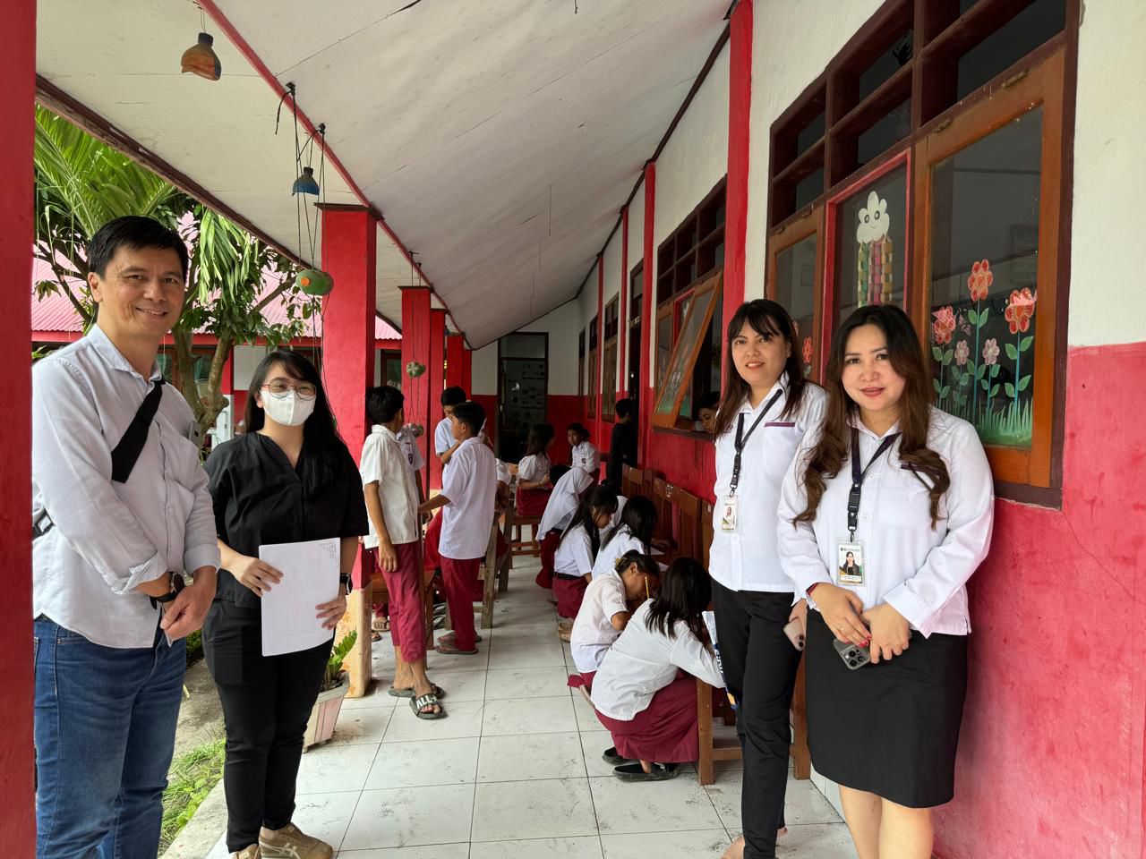 Peduli Korban Bencana Belang, SDGs Center Unsrat Lakukan Trauma Healing