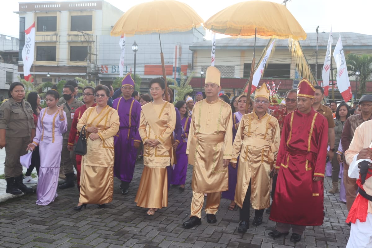 Senduk dan Karundeng Ikuti Pesta Adat Tulude