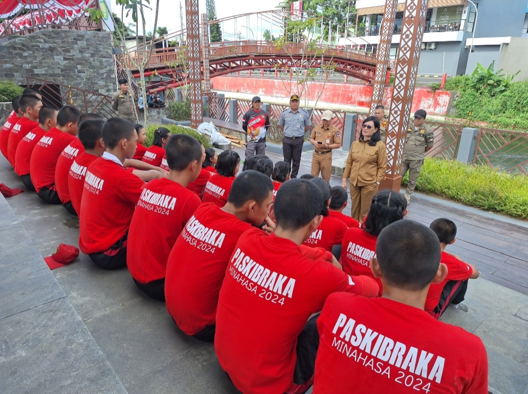 Pantau Latihan Paskibraka, Ini Arahan Yang Disampaikan Sekda Lynda Watania 