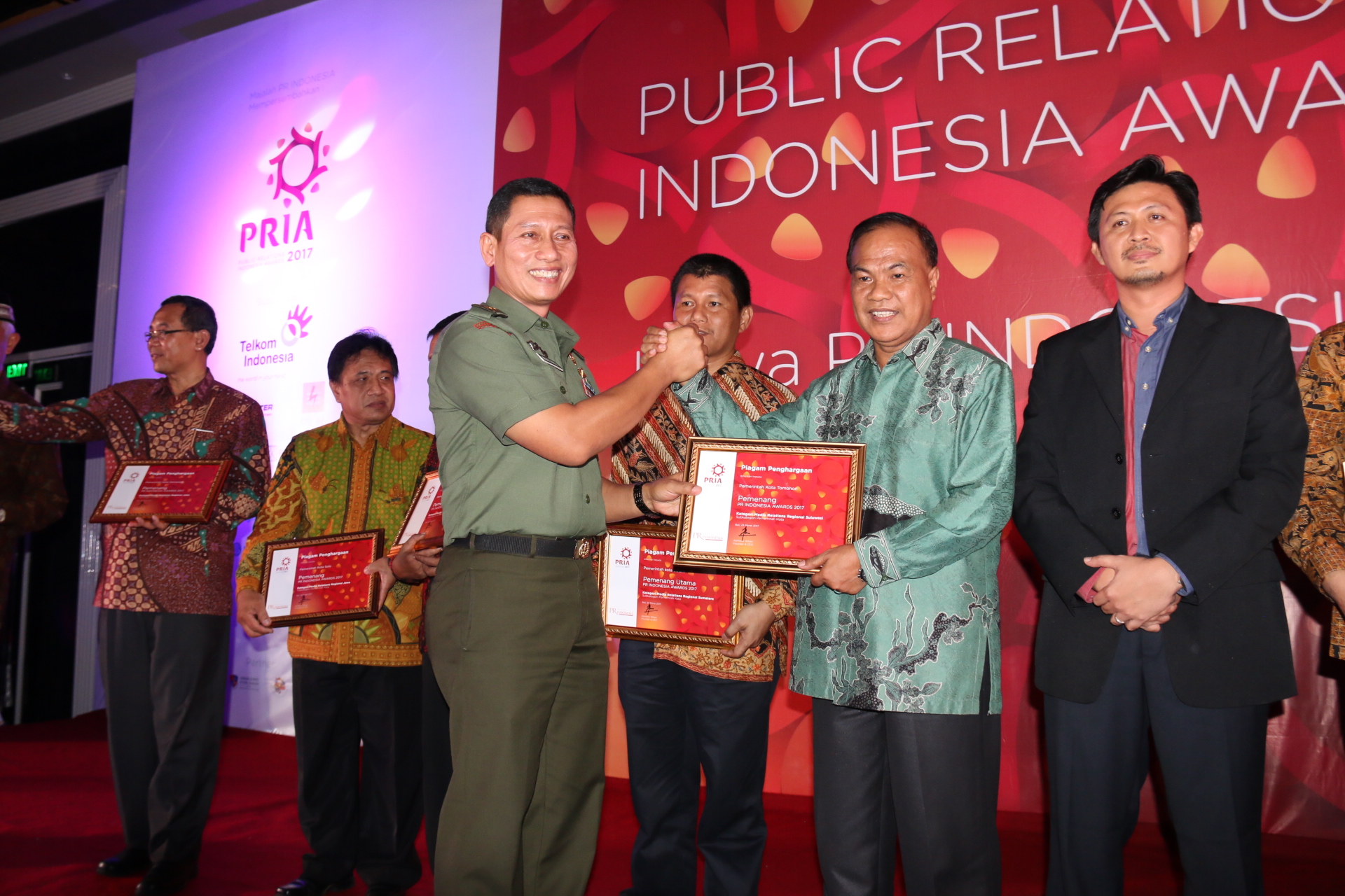 Pemkot Tomohon Terima Penghargaan PRIA 2017