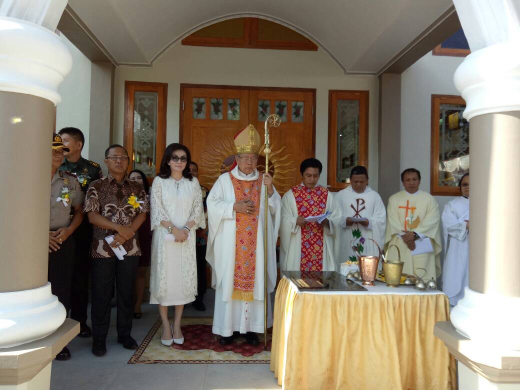 Didampingi Uskup Suatan, Bupati Resmikan 3 Gereja