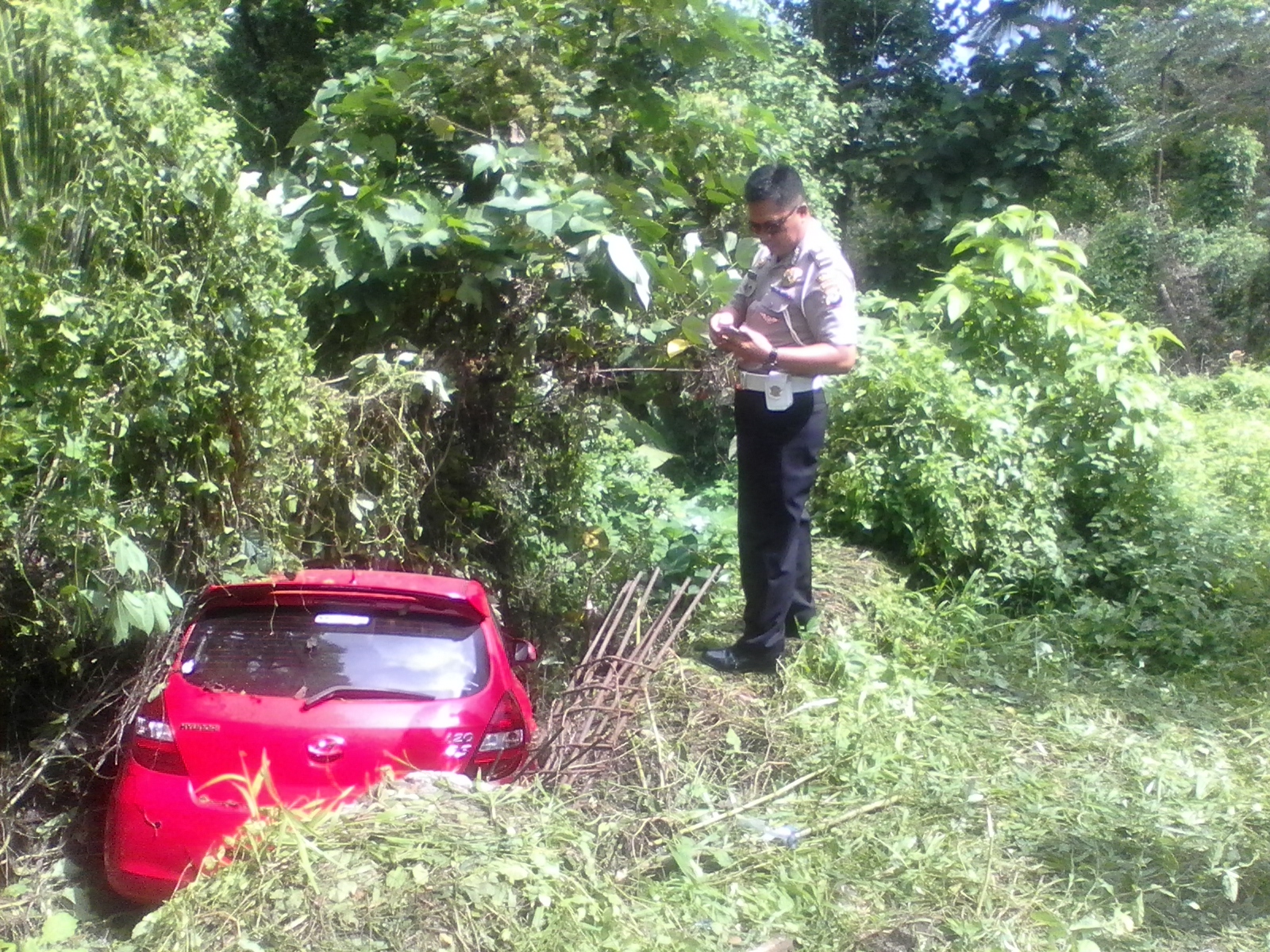Usai Hadiri Acara Keluarga, Mobil Masuk Jurang