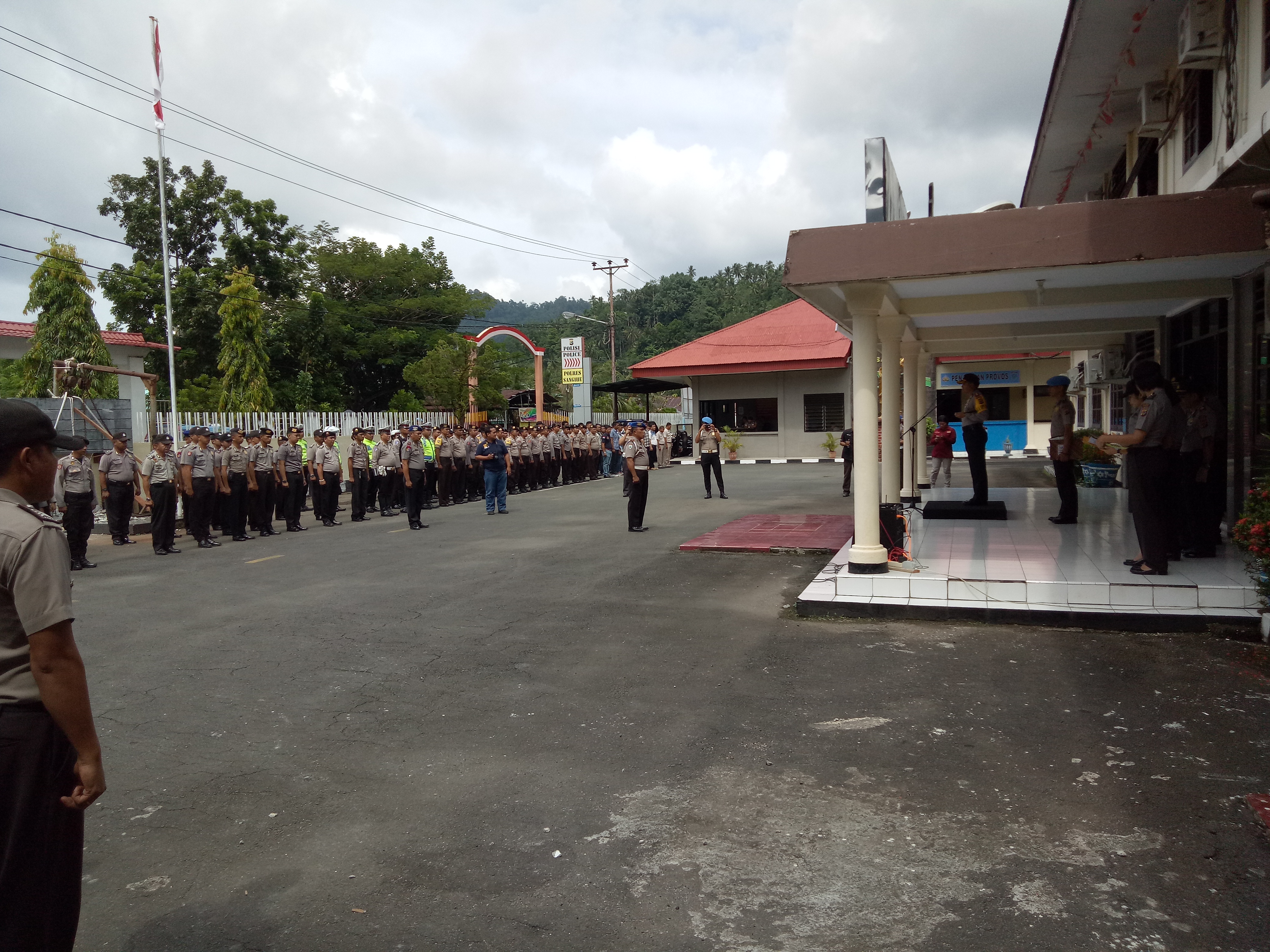 Polres Sangihe Pecat 1 Personil Dan Berikan Penghargaan Kepada 3 Lainya