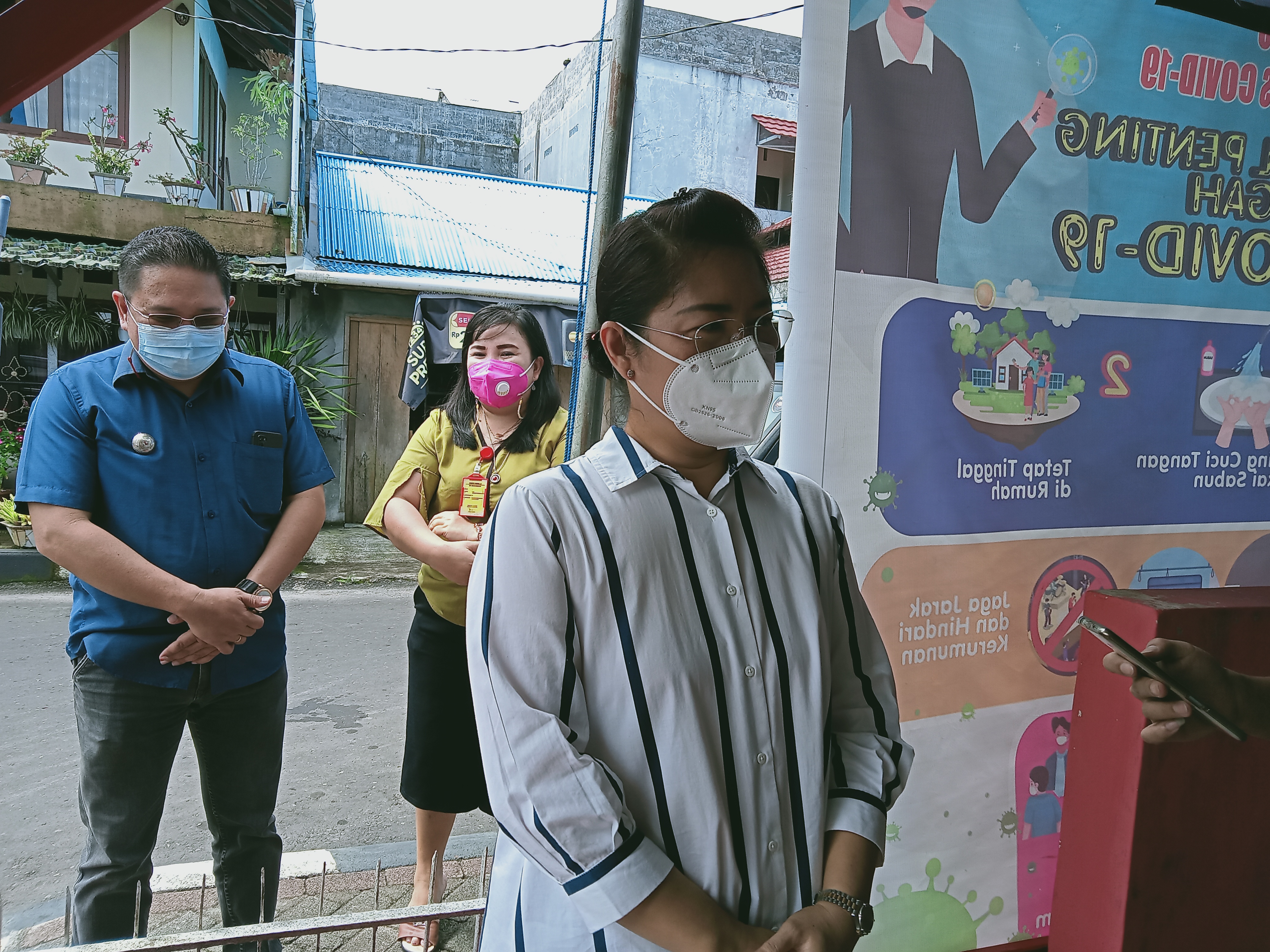 Sentuh Warga Terdampak Covid-19, TP-PKK dan DWP Kota Tomohon Salurkan Bantuan