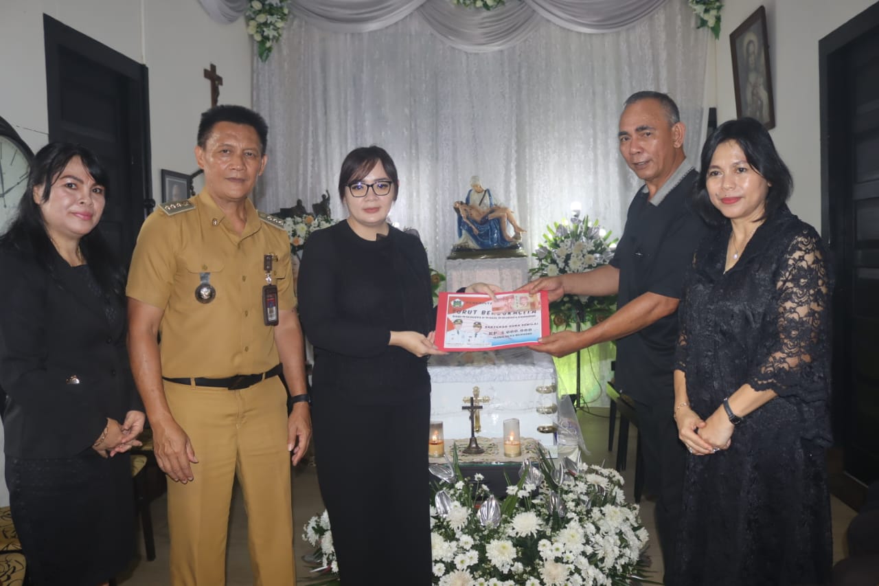 Wawali Sendy Layat Rumah Duka Paat-Watuseke