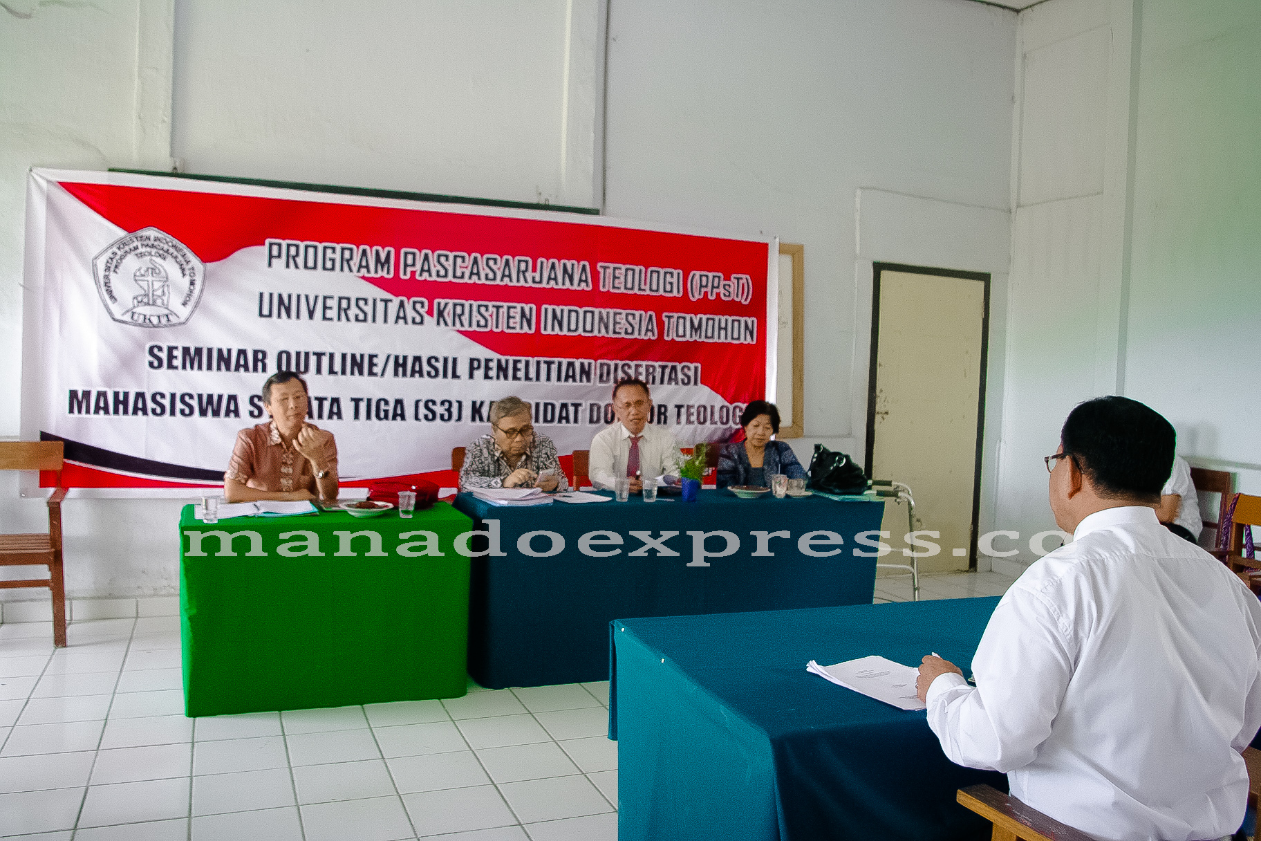 Seminar Mahasiswa Pasca Sarjana Calon Doktor Teologi di UKIT YPTK