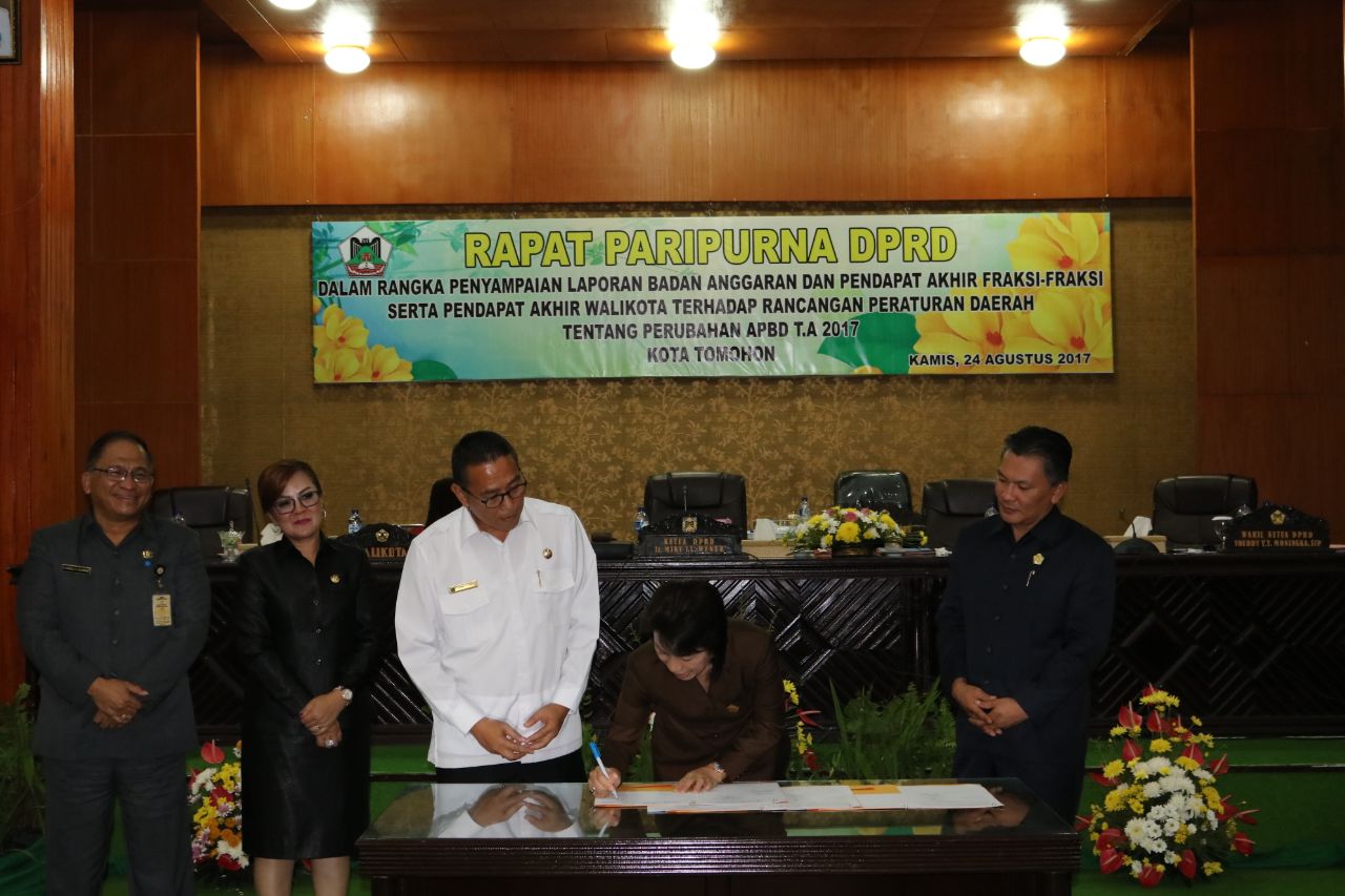 Seluruh Fraksi DPRD Setujui Ranperda Perubahan APBD Tomohon 2017