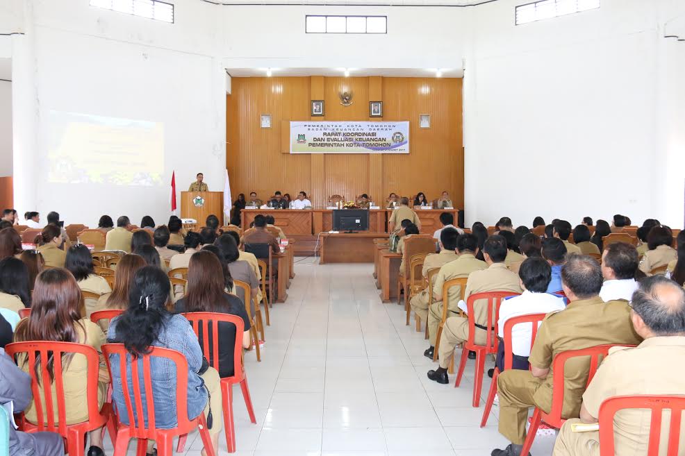 Rakorev Keuangan Pemkot Tomohon