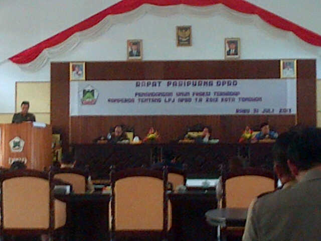 Seluruh Fraksi Terima LPJ Walikota Tomohon TA 2012