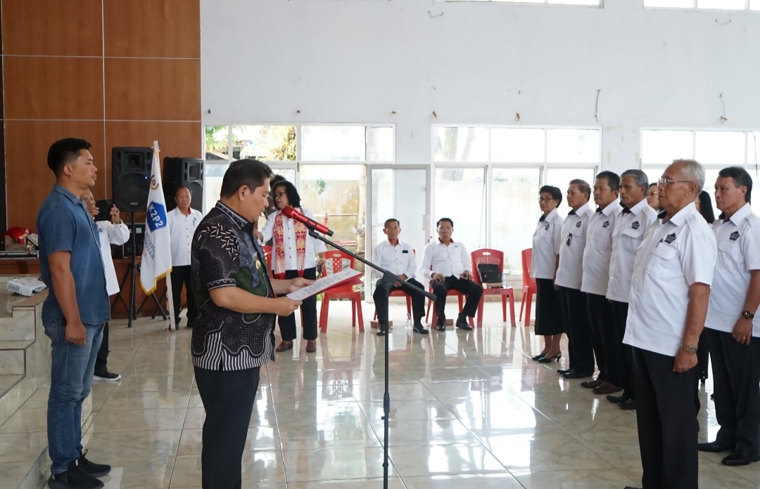 Penjabat Bupati Jemmy Kumendong Lantik Pengurus KKPP Minahasa Periode 2022-2027