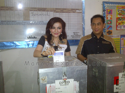 Bupati Minsel Salurkan Hak Pilih di TPS 8 Ranoyapo