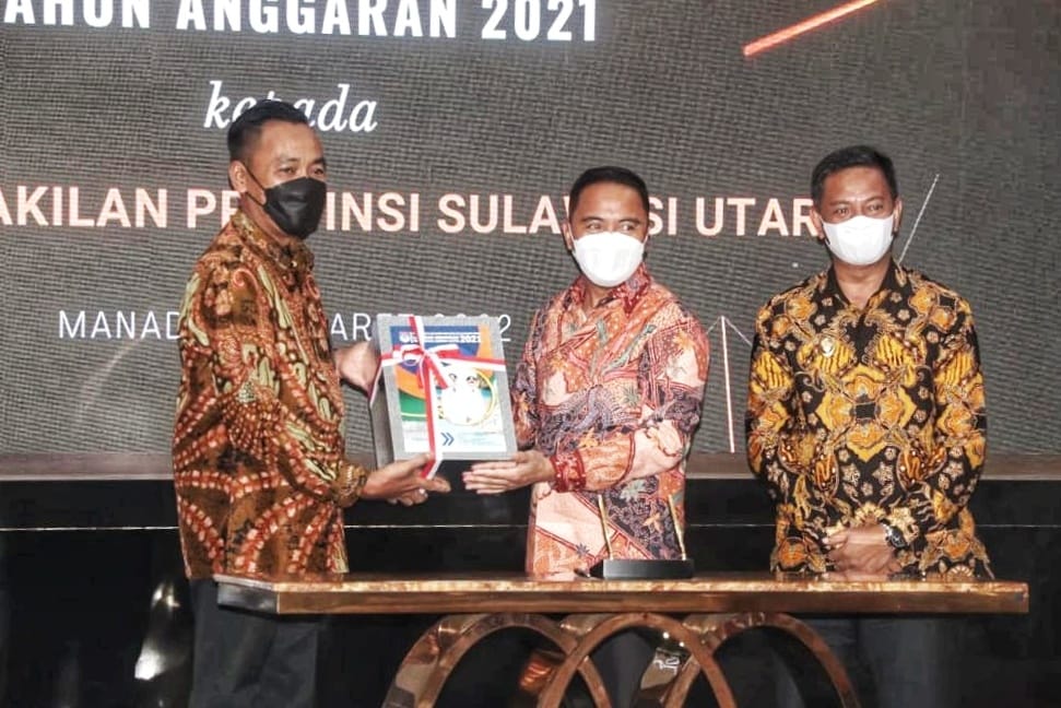 Bupati Mamonto Serahkan LKPD Unaudited 2021 ke BPK RI Perwakilan Sulut