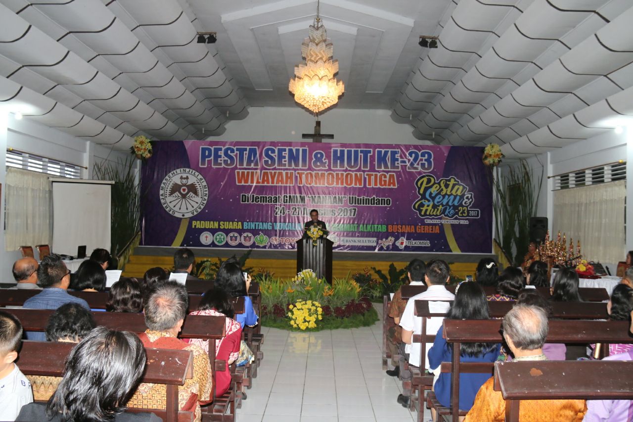 Politon Buka Pesta Seni GMIM Wilayah Tomohon III 