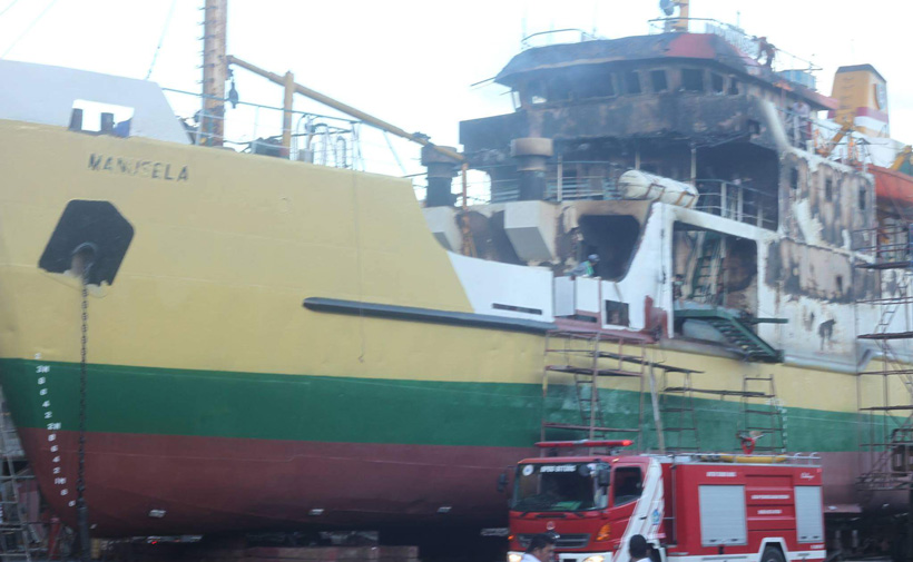 2 Jam Dilahap Api, KM Manusela Rugi 1 M