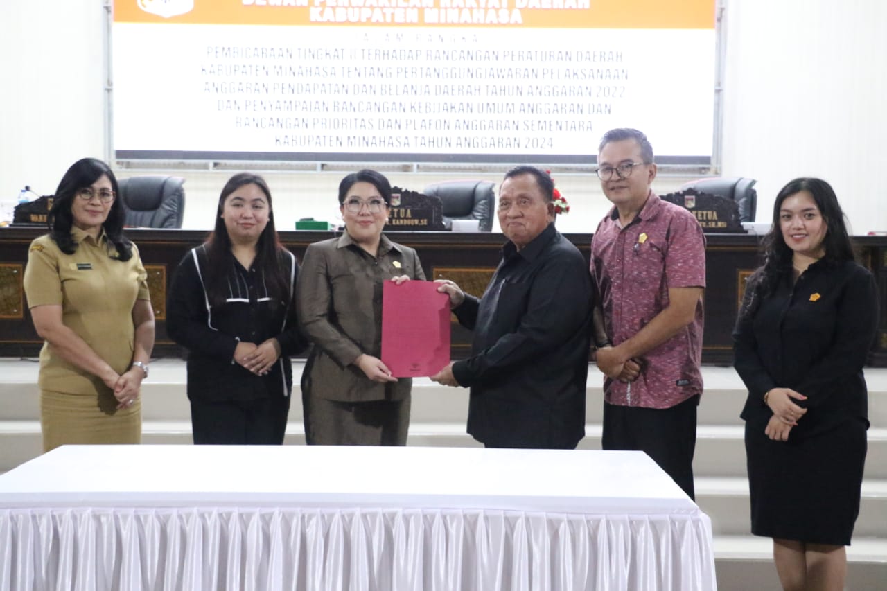 DPRD Minahasa Gelar Rapat Paripurna Tentang Ranperda Pertanggungjawaban Pelaksanaan APBD T/A 2022