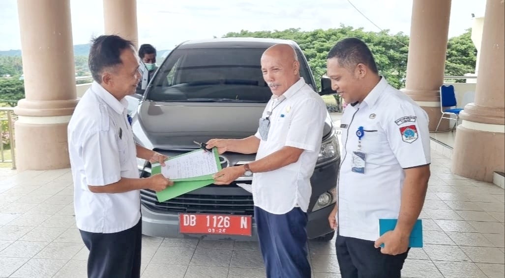 Asisten Bidang Ekonomi dan Pembangunan Pemkab Boltim Terima Satu Kendis