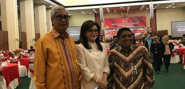 Tetty Hadiri Simposium Nasional Pemantapan Otonomi Daerah