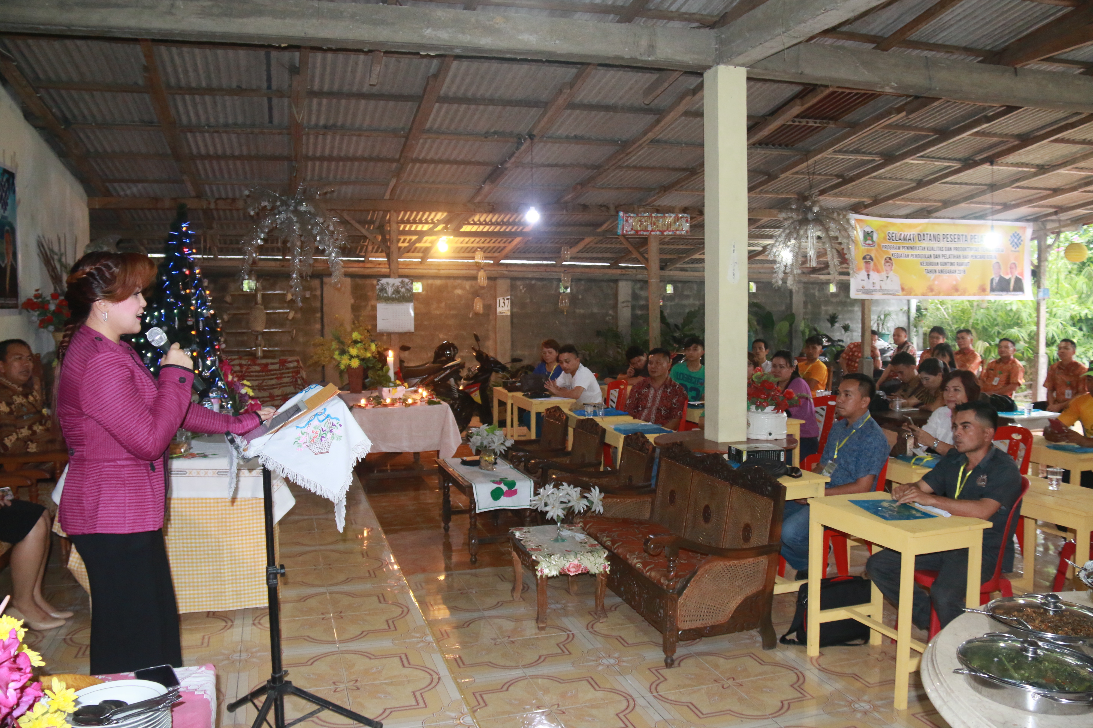 Disnaker Tomohon Gelar Pelatihan Gunting Rambut