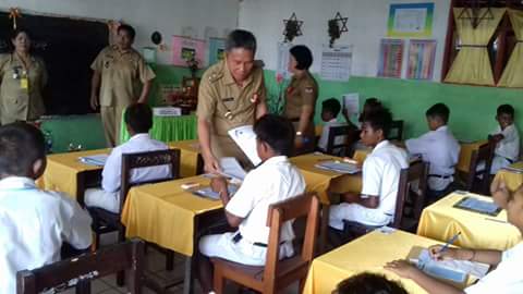 Buka Naskah UAS di Arakan dan Rap-Rap, Wongkar Motivasi Siswa