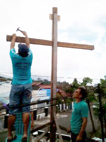 Sambut Minggu Sengsara, Jemaat GMIM Alfa Omega Rinegetan Berbenah