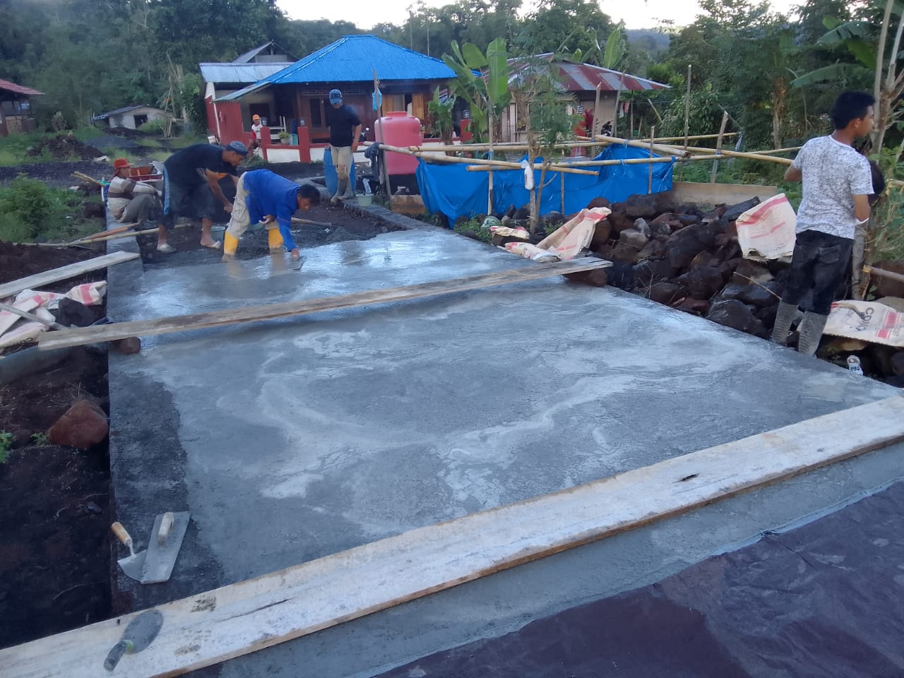 Tunjang Ketahanan Pangan, Pemdes Talikuran Bangun Rabat Beton Jalan Usaha Tani Sepanjang 107 Meter