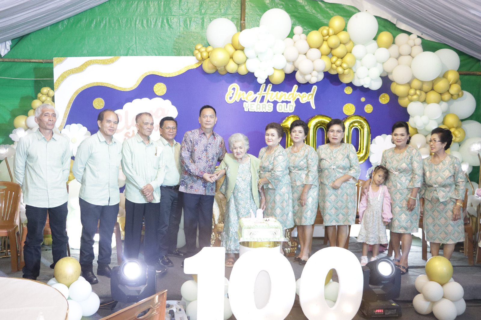 Syukur 100 Tahun Oma Clara Simboh Dihadiri Walikota Tomohon 