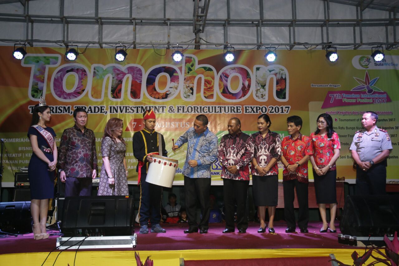 Eman Buka Pameran Tomohon Expo 2017