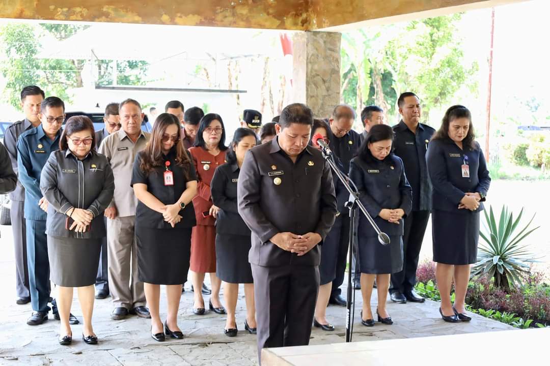 HUT Minahasa ke-595, Kumendong dan Watania Ziarah ke Makam Mantan Bupati dan Wakil Bupati