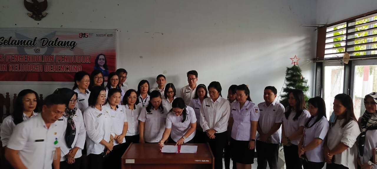 Sekda Lynda Watania Tandatangani Berita Acara Pembentukan Tim dan Konsolidasi AKS