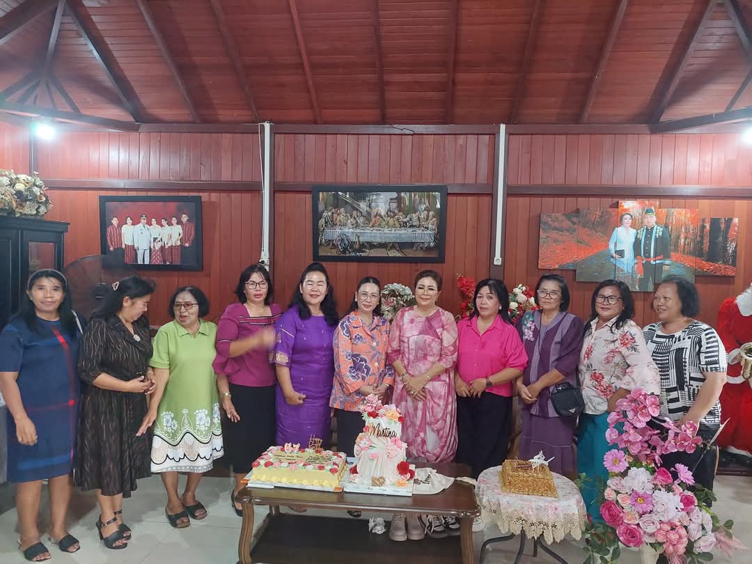 Istri Bupati Minahasa Martina Dondokambey- Lengkong Rayakan HUT ke-59 dengan Ibadah Syukur