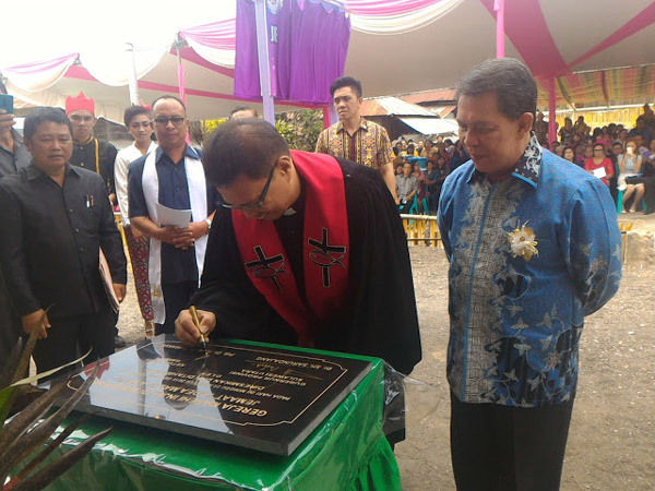 Gubernur Hadiri Penthabisan GMIM Yudea Malola Satu