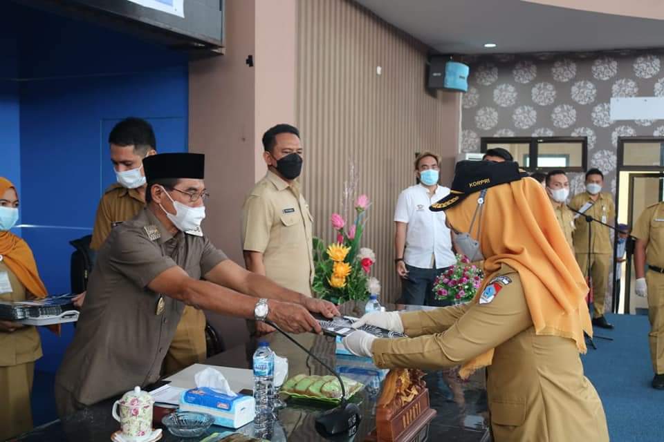 Bupati Landjar Serahkan SK CPNS Tahun 2019
