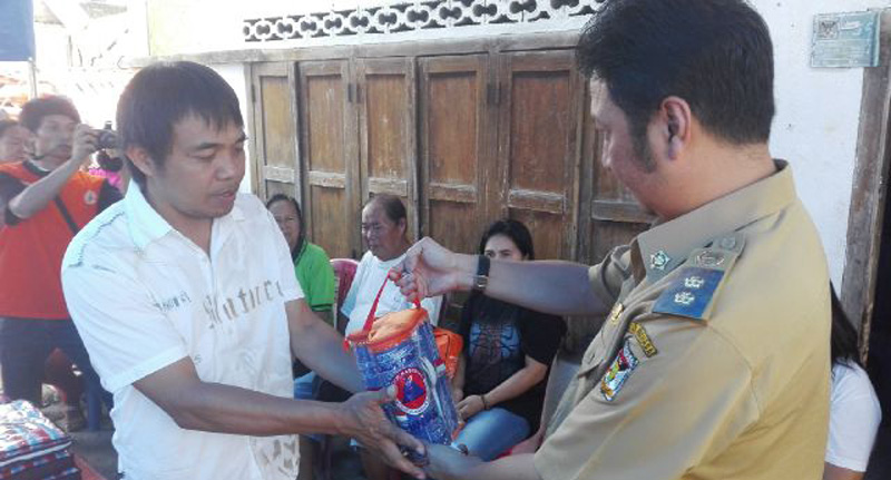Ivansa Salurkan Bantuan Kepada Korban Kebakaran