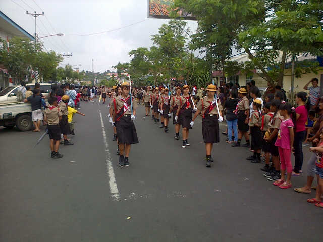 Meriahnya Pawai Pramuka di Tomohon