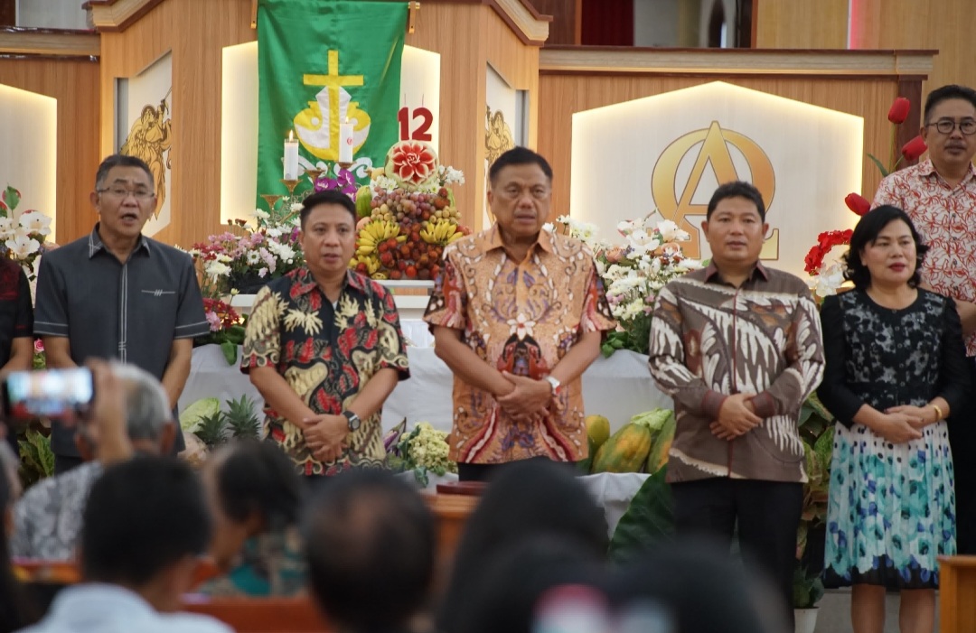 Pj Bupati Jemmy Kumendong Hadiri HUT GMIM Sejahtera Kalawiran ke-124