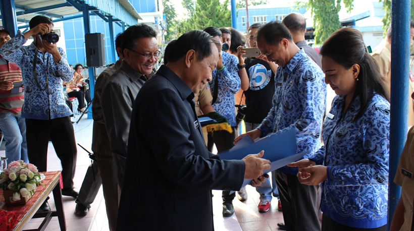 Lomban Pembina Upacara, Rawung Pemimpin Upacara
