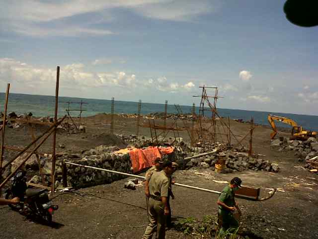Pemkab Ancam Hentikan Kegiatan PT Karya Mekar Jaya di Pantai Koha