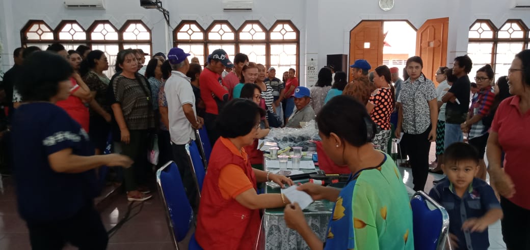 Berkunjung di Desa Watutumou, KWL Tim Gelar Pengobatan Gratis