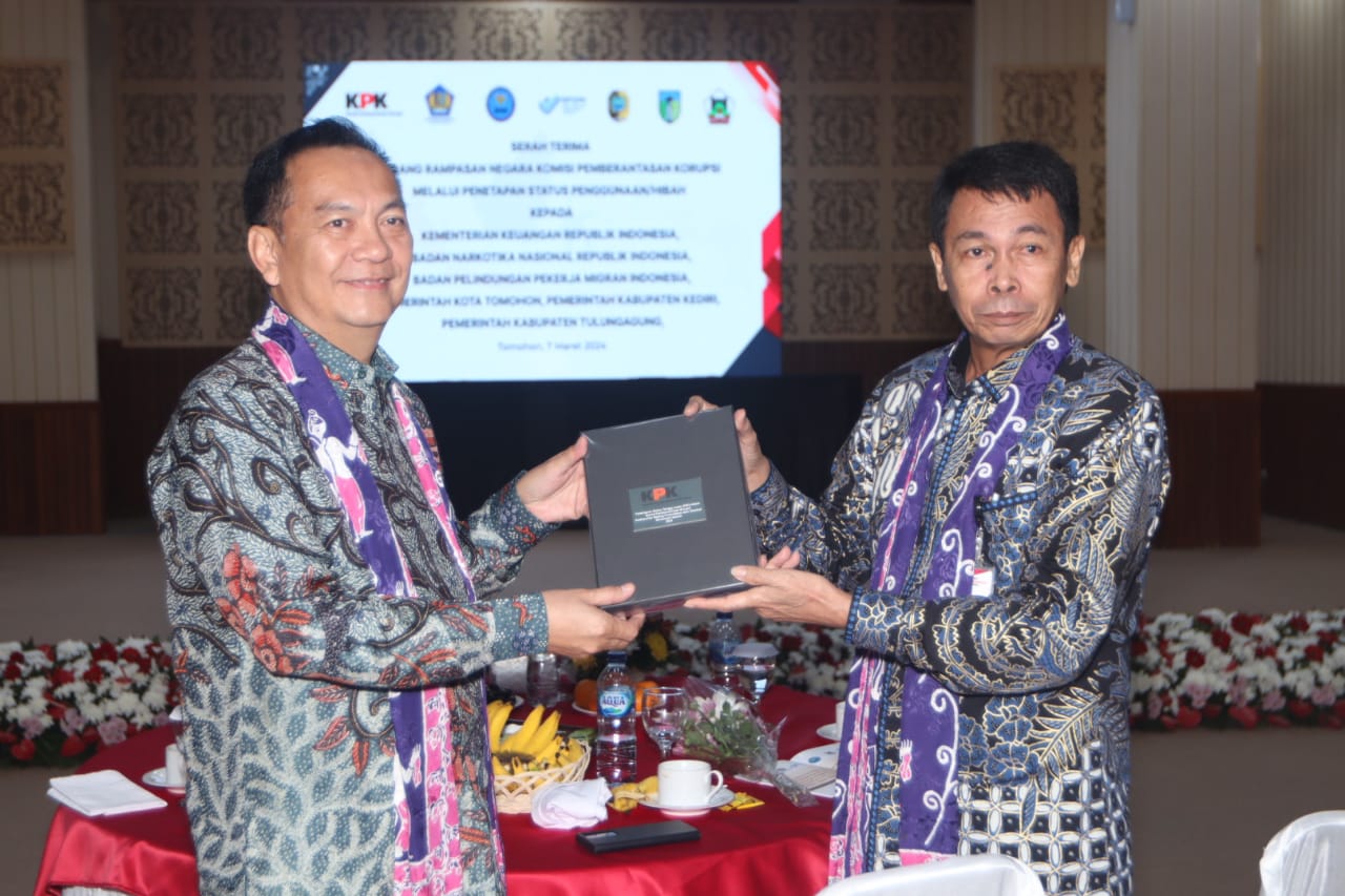 KPK Hibahkan 2 Bidang Tanah ke Pemkot Tomohon 