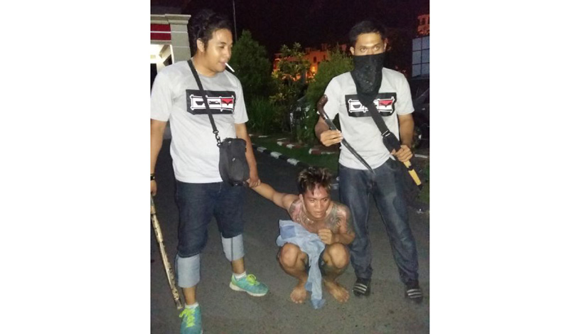 Paniki Amankan Lelaki Pembawa Sajam