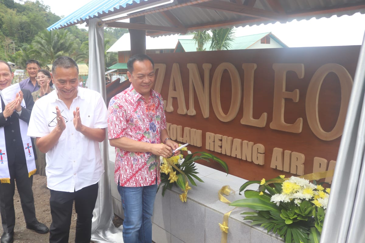 Senduk Resmikan Kolam Air Panas Zano Leos