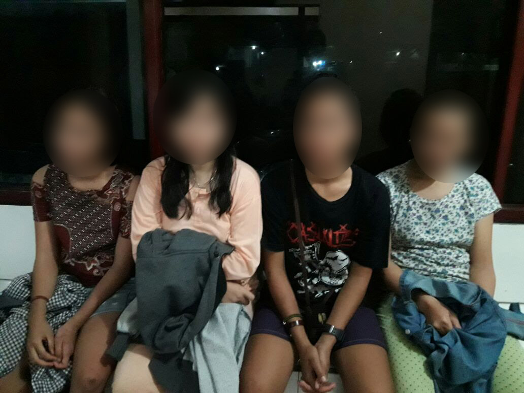 Terciduk! 4 Remaja Putri Diamankan Polisi Saat Asik Hirup Lem Ehabon
