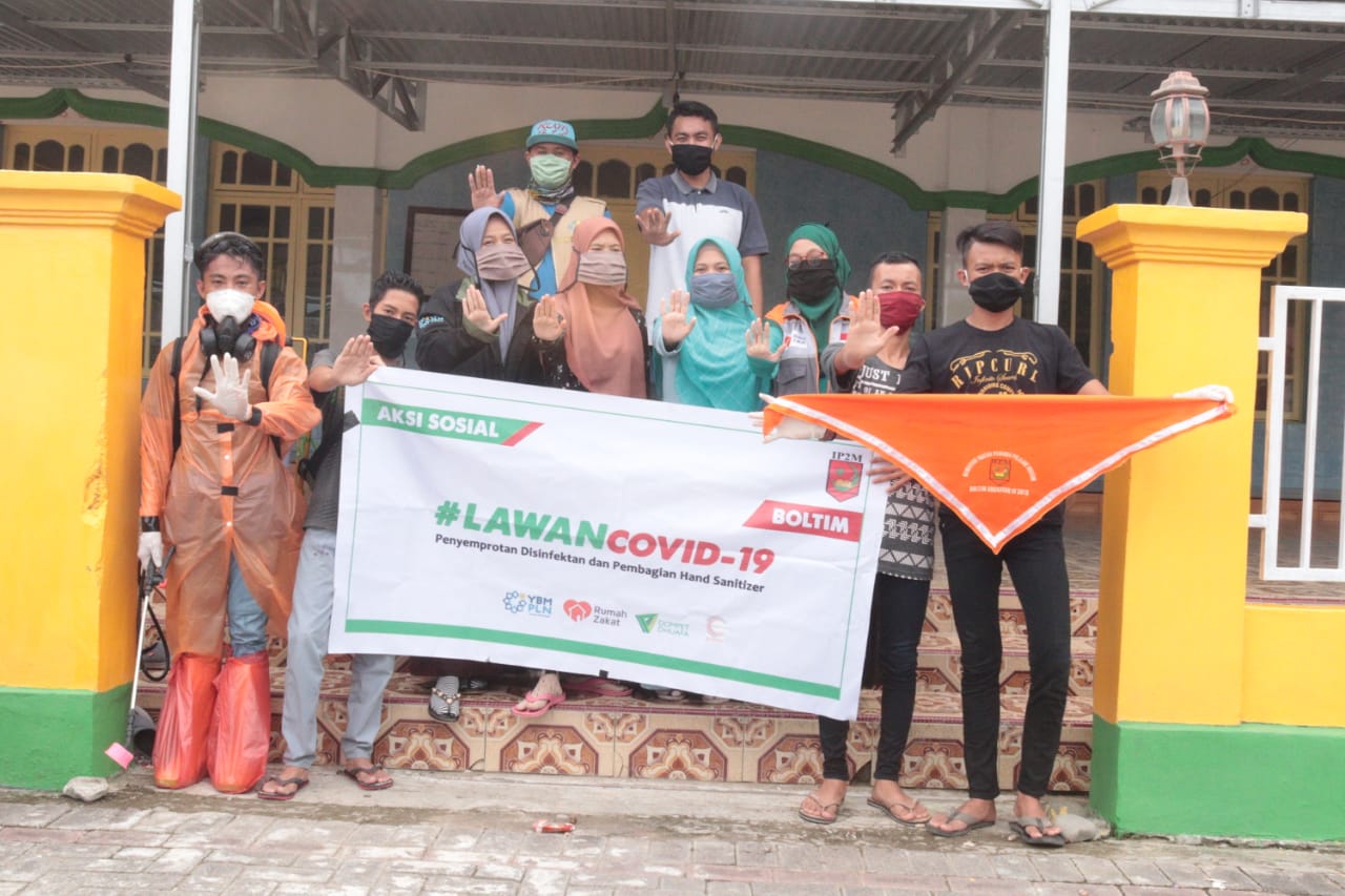 Lawan Corona, IPPM Boltim Bagikan Masker dan Lakukan Penyemprotan Disinfektan