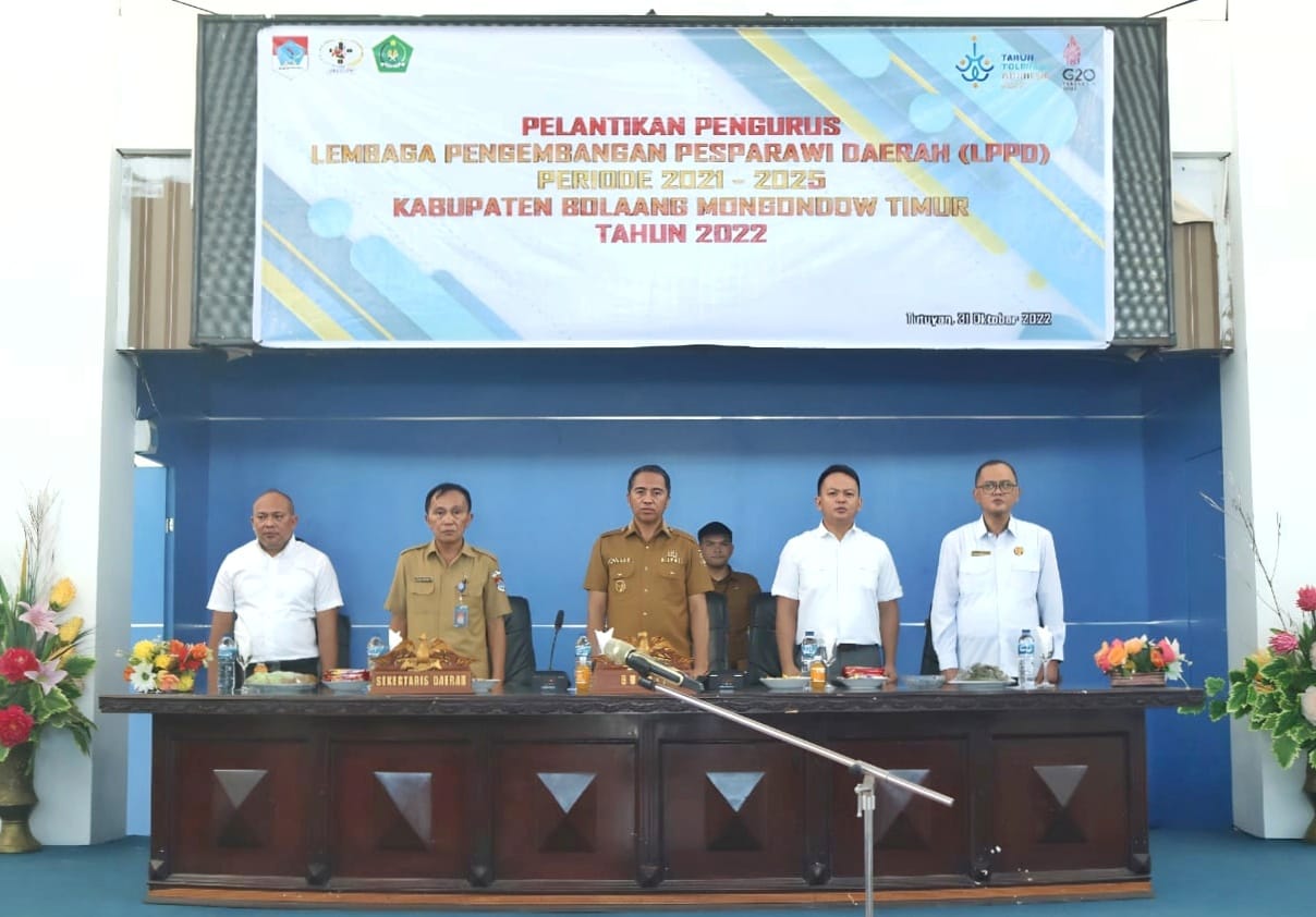 Bupati Mamonto Lantik Pengurus LPPD Boltim Periode 2021-2025