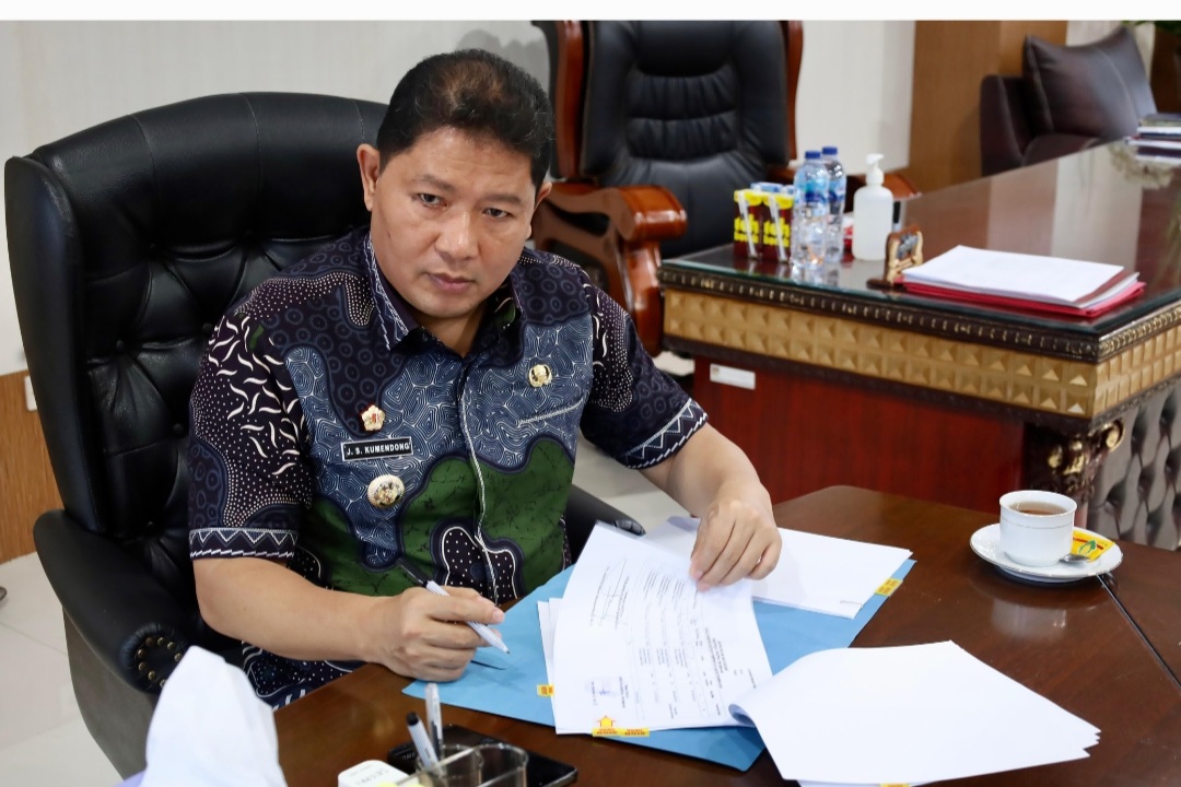 Pj Bupati Kumendong Teken Naskah Hibah dan Serah Terima BMN dari Dirjen Kementerian PUPR